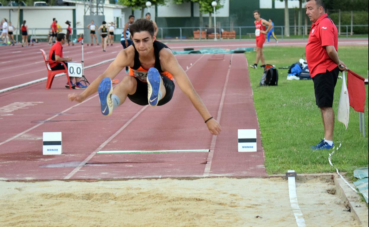 Carlos Beltr n Oro Nacional Sub 20 En Longitud Y Ghaita El Jarraz carlos-beltr-n-oro-nacional-sub-20-en-longitud-y-ghaita-el-jarraz
